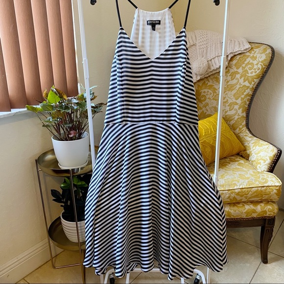 Express Dresses & Skirts - Express Black & White Striped Mini Fit & Flare Dress Minidress Size 6 w/Side Zip